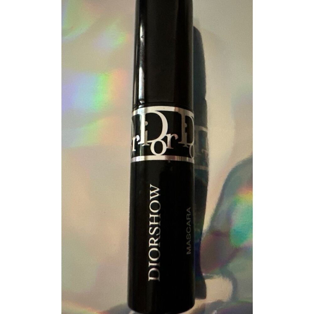 DIOR DIORSHOW 24H BUILDABLE VOLUME MASCARA 090 BLACK (0.13OZ/4ML) TRAVEL SIZE